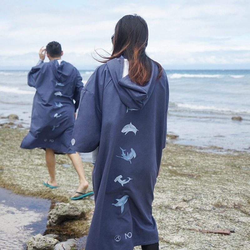 poncho surf shark bleu 113