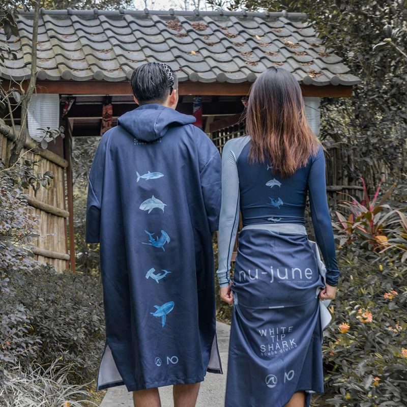 poncho surf shark bleu 421