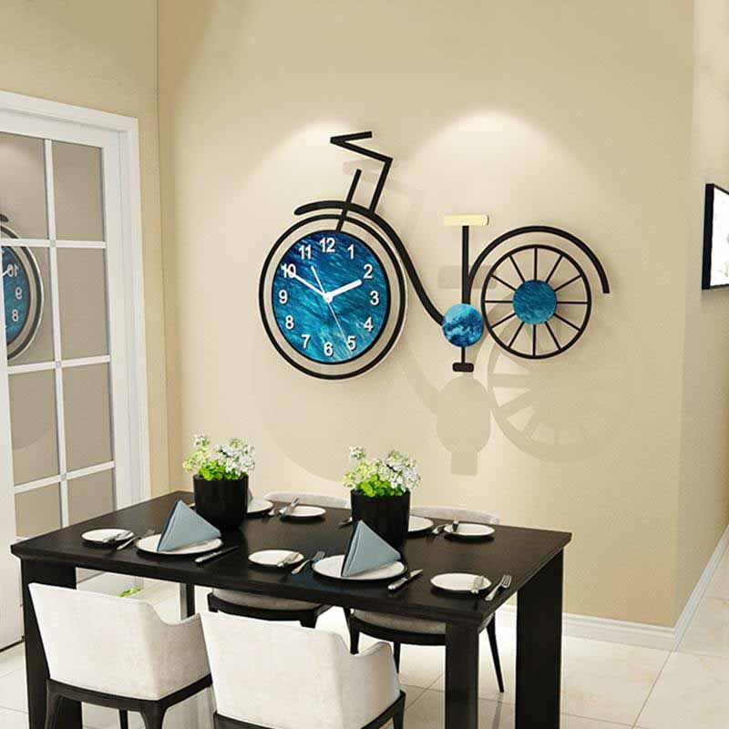 Grande horloge murale design contemporaine Velo 60cm salle a manger
