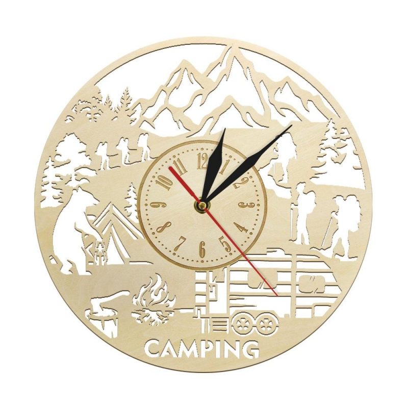 horloge bois camping en foret 29