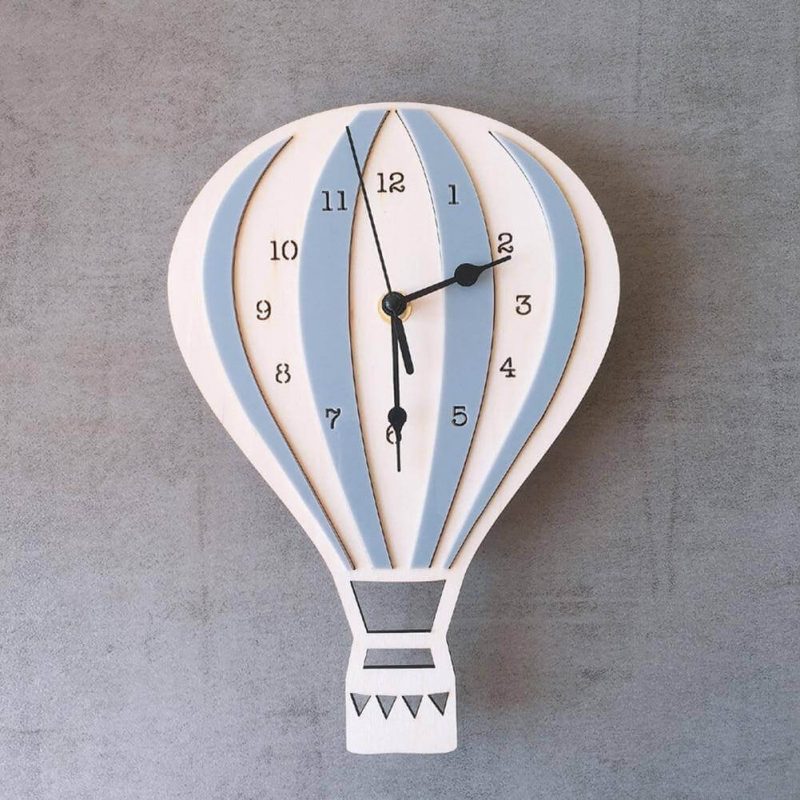 horloge murale enfant montgolfiere nordique salon bleu clair