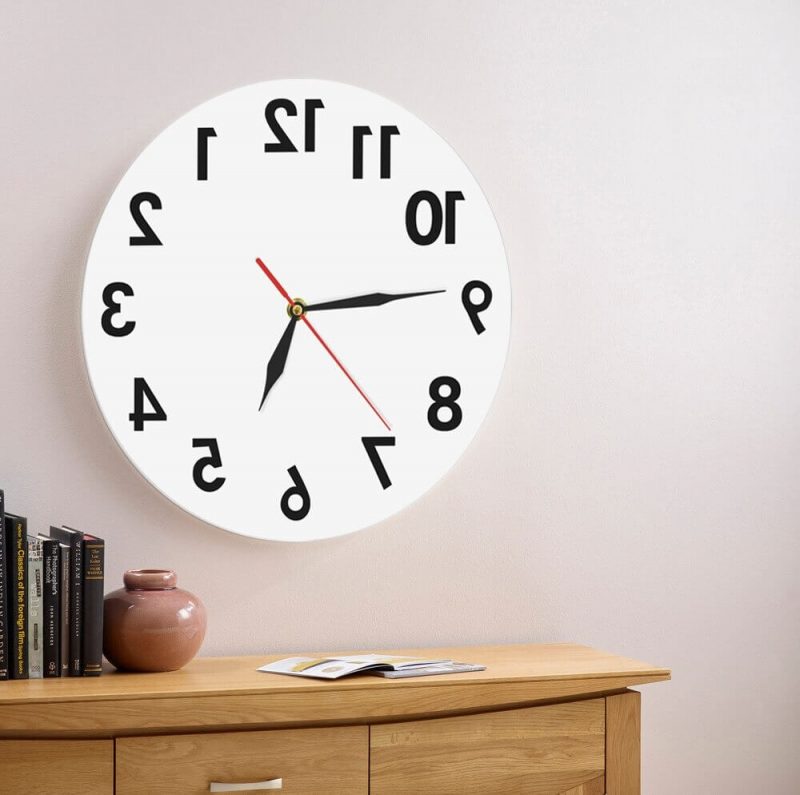horloge inversee design blanche