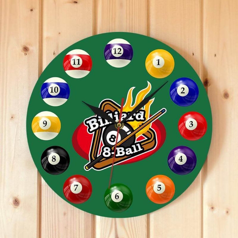 horloge murale originale boules de billard americain sur le mur