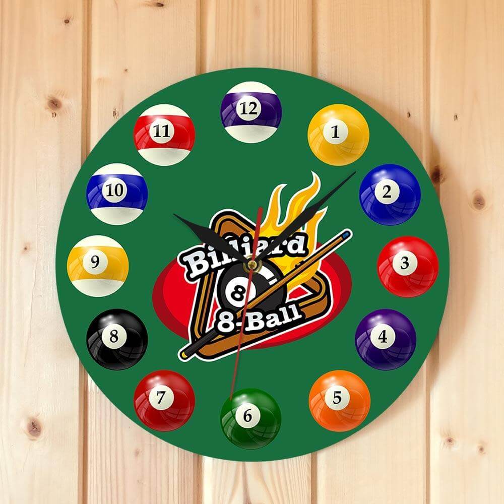 horloge_murale_originale_boules_de_billard_americain_sur_le_mur horloge murale originale boules de billard americain sur le mur