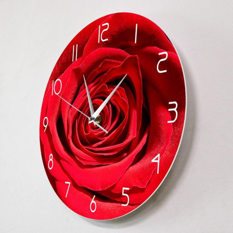 horloge murale rose rouge