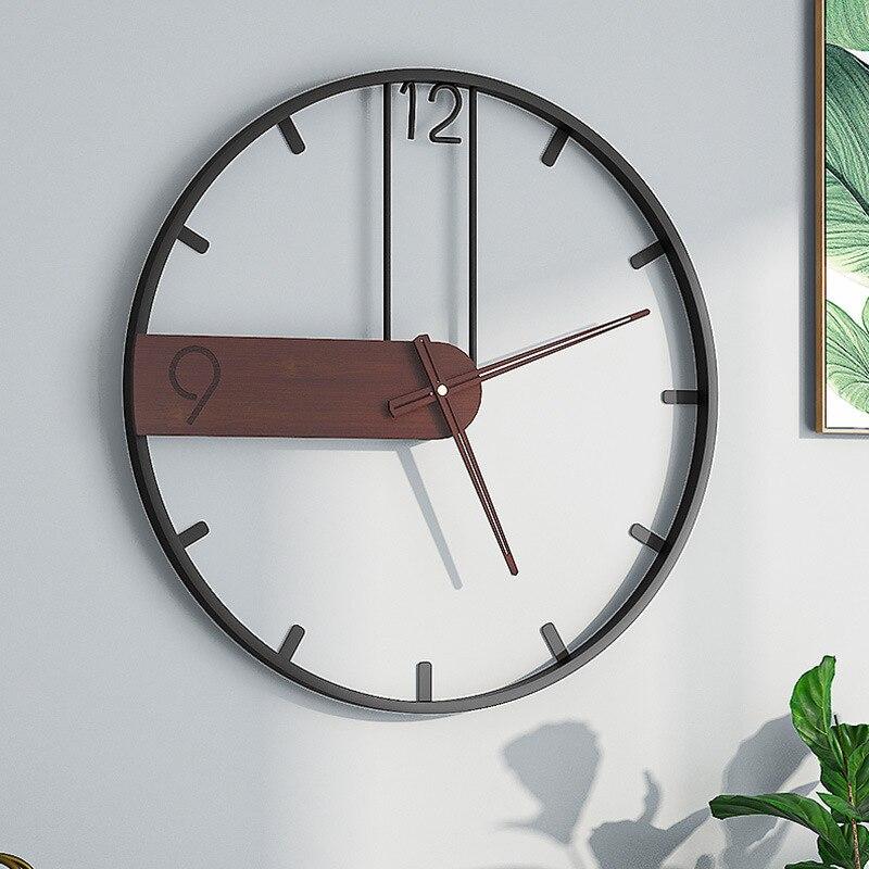 horloge murale scandinave en metal noir nordique minimalsite decoration salon