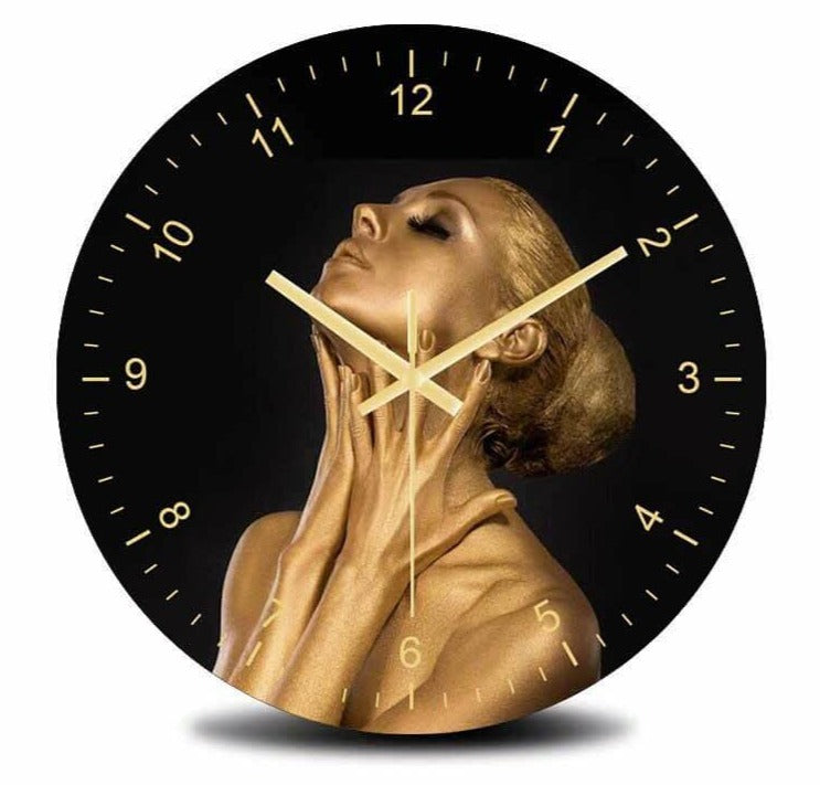 horloge murale scandinave noir et or femme