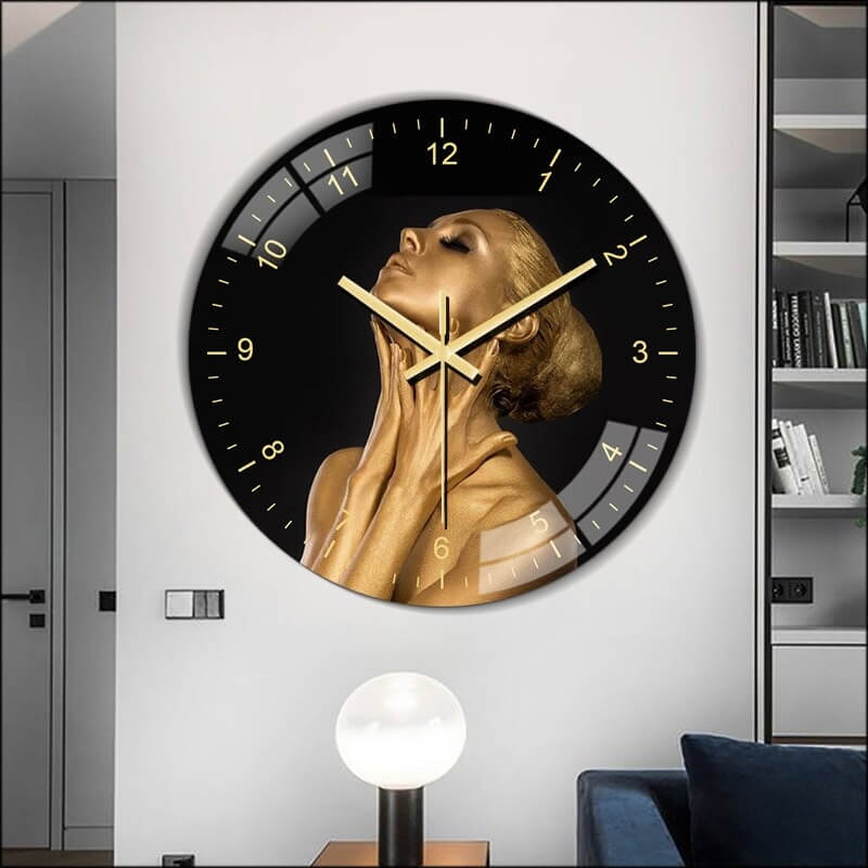 horloge murale scandinave noir et or salon