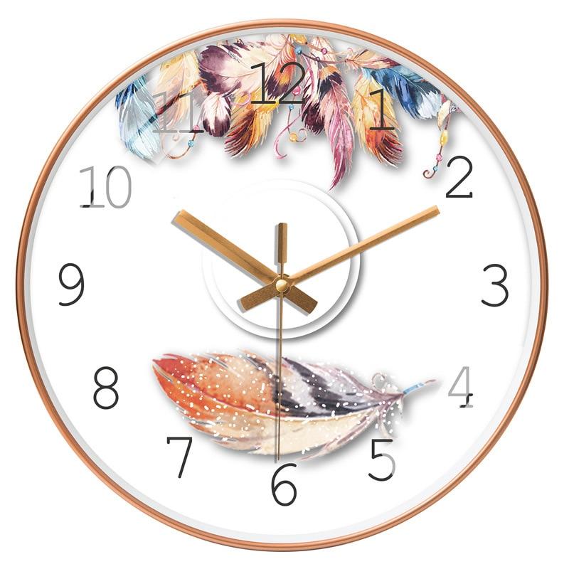 horloge murale scandinave plume coloree