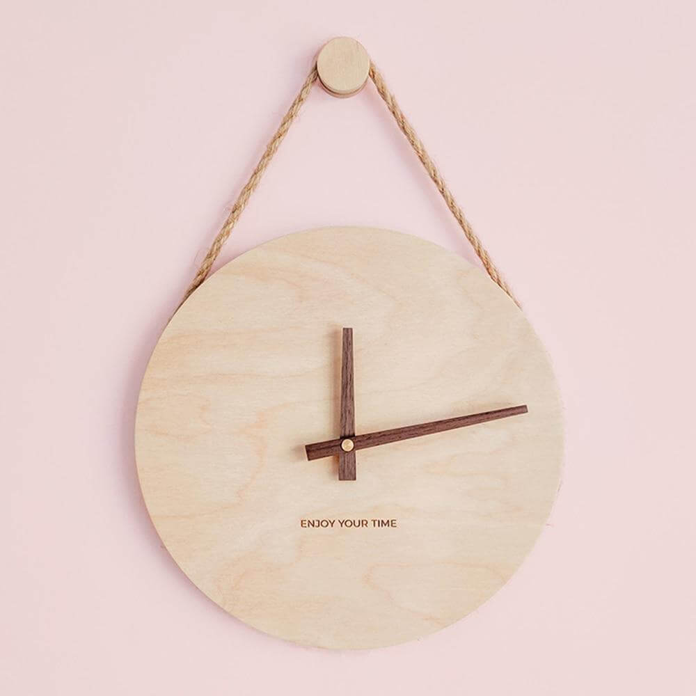 horloge_murale_scandinave_style_design_au_mur_avec_corde horloge murale scandinave style design au mur avec corde